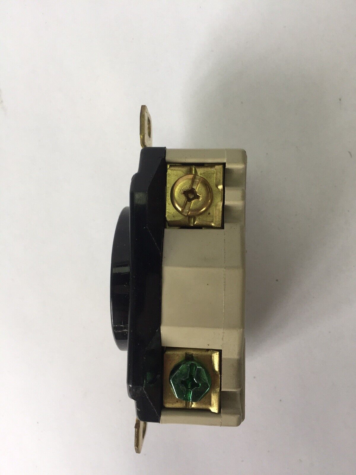 HUBBELL HBL2610 HBL TWIST-LOCK RECEPTACLE 30A 125V 2 POLE 3 WIRE GROUNDING