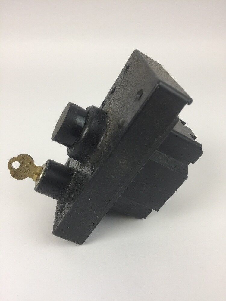 REES 01920-001 KEYED CONTROL UNIT PUSH BUTTON HEAVY DUTY 600 VAC 250 VDC MAX