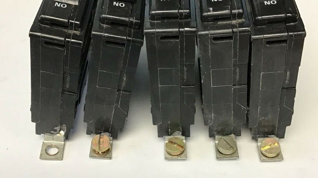 SQUARE D QOB115 22KA CIRCUIT BREAKER 15A 120/240VAC 1POLE****LOTOF5****