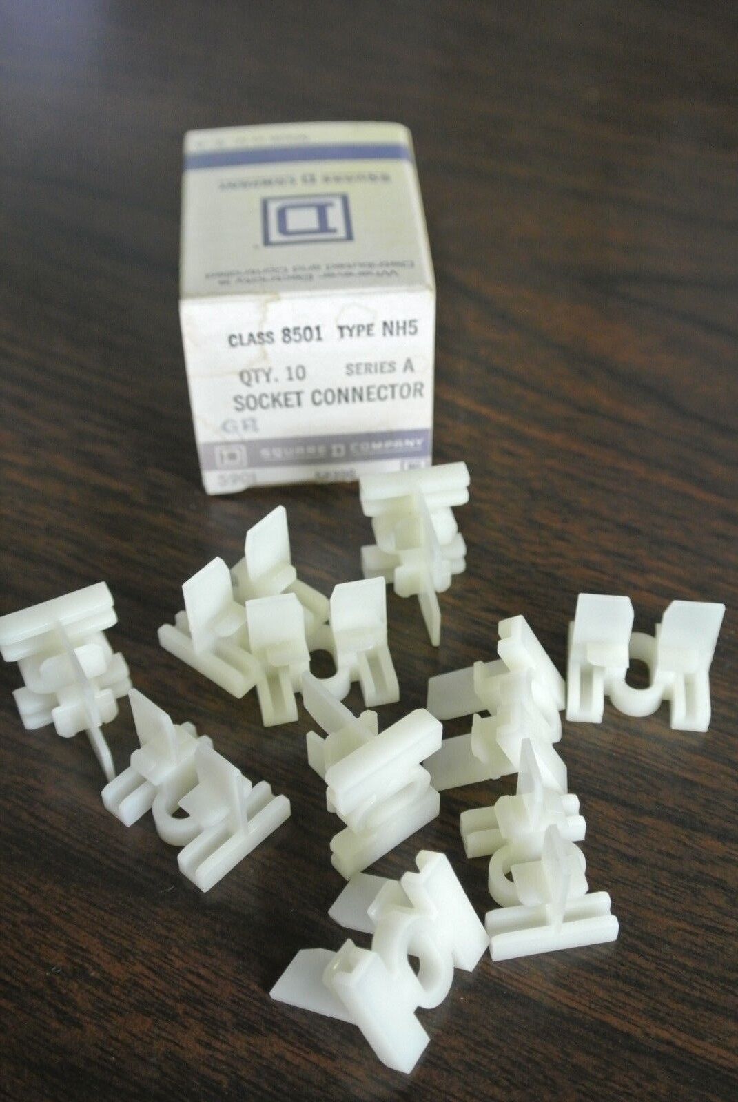 SQUARE D NH5 (1) NH6 (2), NH 34 (1) SOCKET END PLUGS, CONNECTORS RETAINER CLIPS