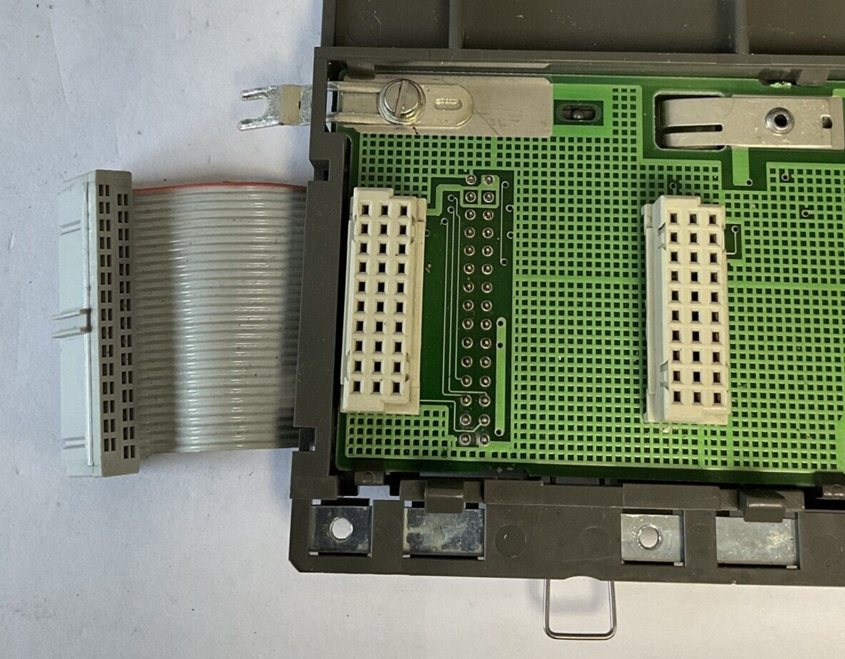 SCHNEIDER AUTOMATION DTA 201/AS-HDTA-201 SECONDARY SUBRACK 5 SLOT REV10.01