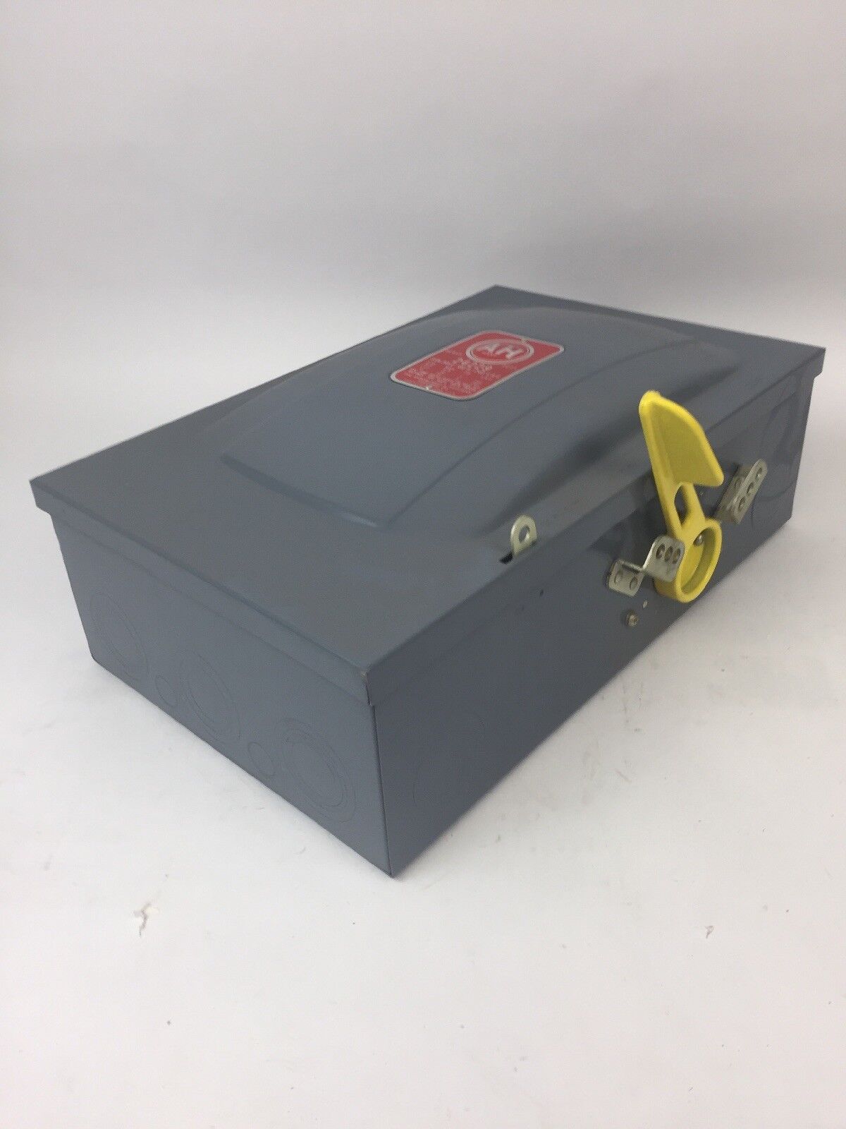 ARROW HART 24229 FUSIBLE HD SWITCH 3SN POLES 100AMP 240VAC 15HP NEMA 1 ENCLOSURE