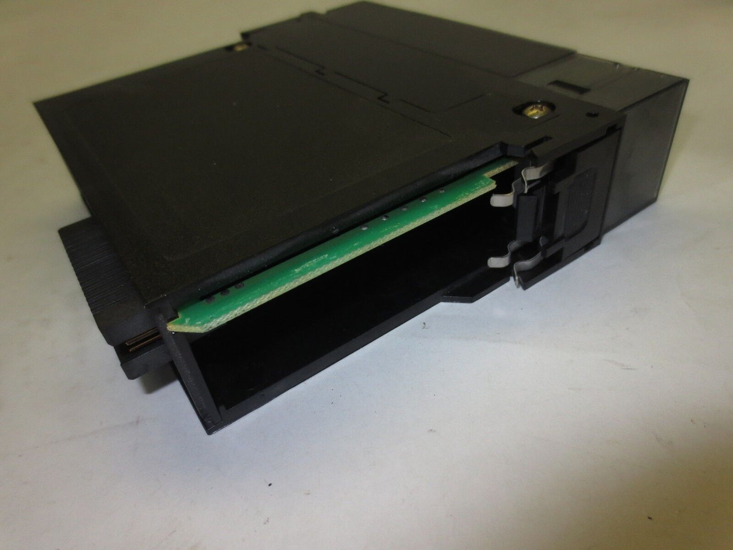 ALLEN-BRADLEY 1756-IV16/A Ser. A CONTROLLOGIX DC INPUT16PT 24VDC SOURCE 10-30VDC