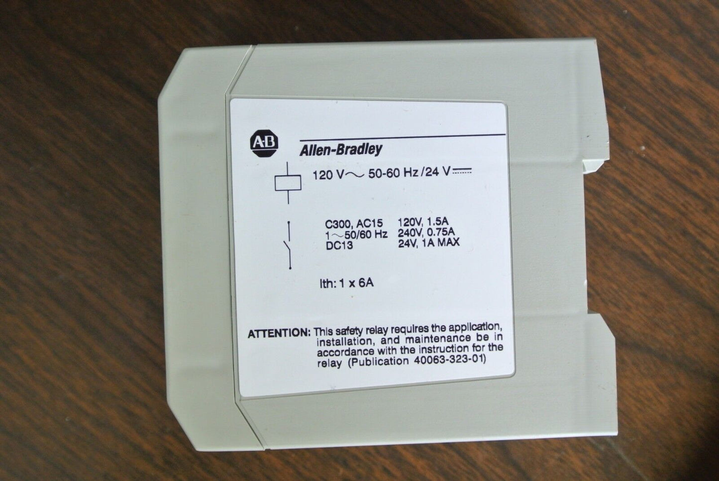 ALLEN-BRADLEY 700-ZBR100AZ1 Ser. A SAFETY RELAY 120V / 24V - NEW SURPLUS