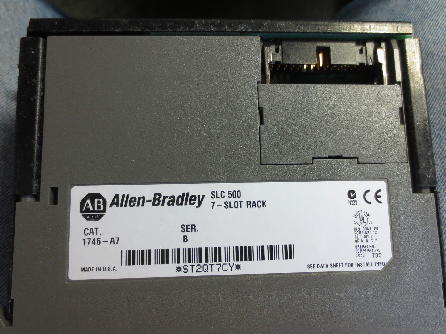 ALLEN-BRADLEY 1746-A7 Ser. B - SLC500 7-SLOT RACK / CHASSIS