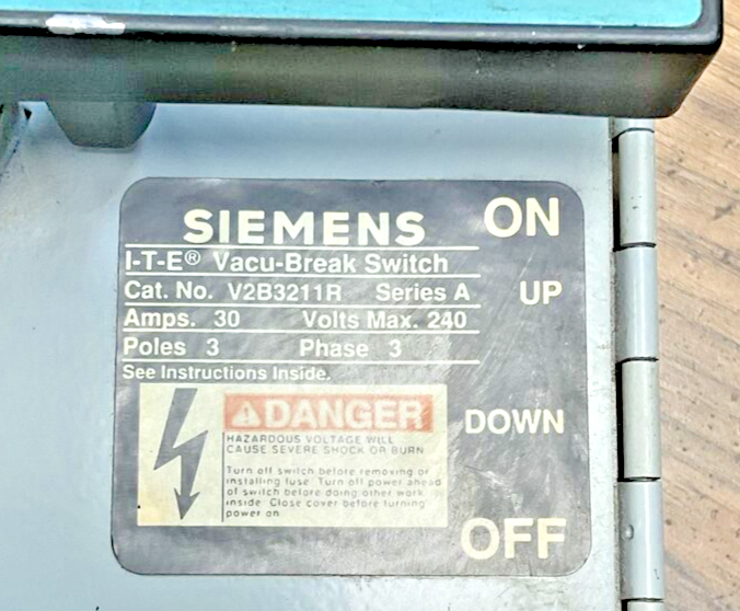 ITE SIEMENS V2B3211R VACU-BREAK PANELBOARD SWITCH SER.A 240V 30A 3POLE 3PH