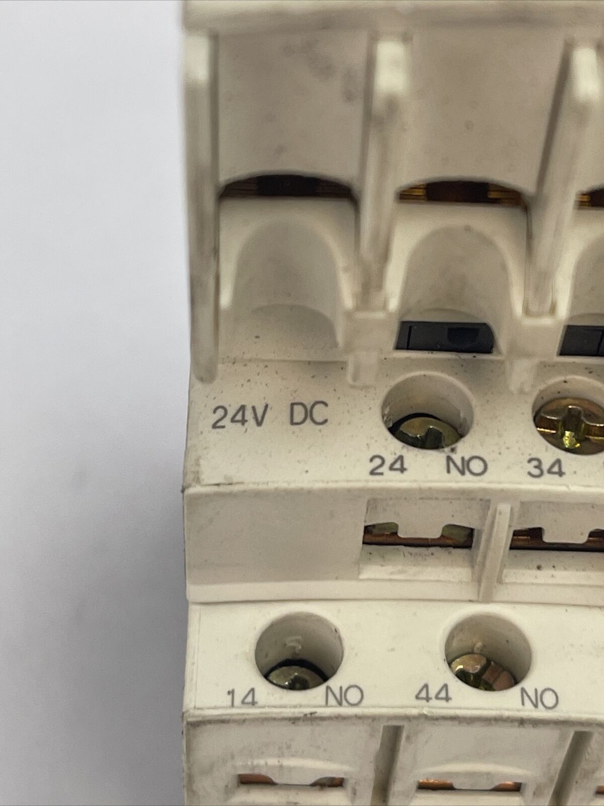 TELEMECANIQUE CAD50BD CONTACTOR 10A 600VAC COIL 24VDC LADN22 LA1 DN22 AUXILIARY