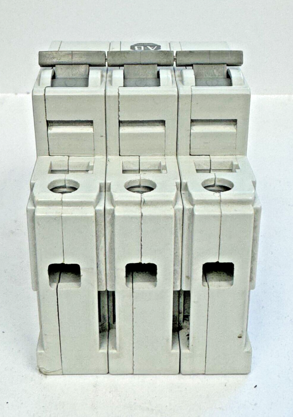 ALLEN-BRADLEY - 1492-CB3-G020 SER. C - MOTOR CONT. - 3P, 2 A, 277 V, 3/4 HP, 3PH