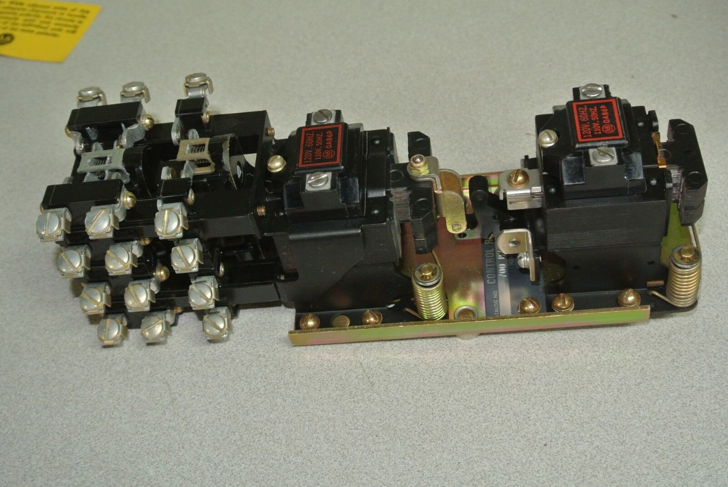 ALLEN-BRADLEY 700-BXL840A1 - AC RELAY TYPE BXL - 110/120V, 8-POLE - NEW SURPLUS