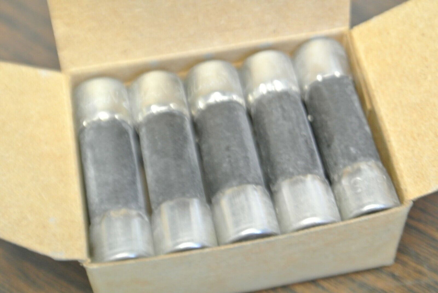 BOX of 10 / BUSS BAN-25 MIDGET FUSE / 25A / 250V / NEW SURPLUS / BAN25