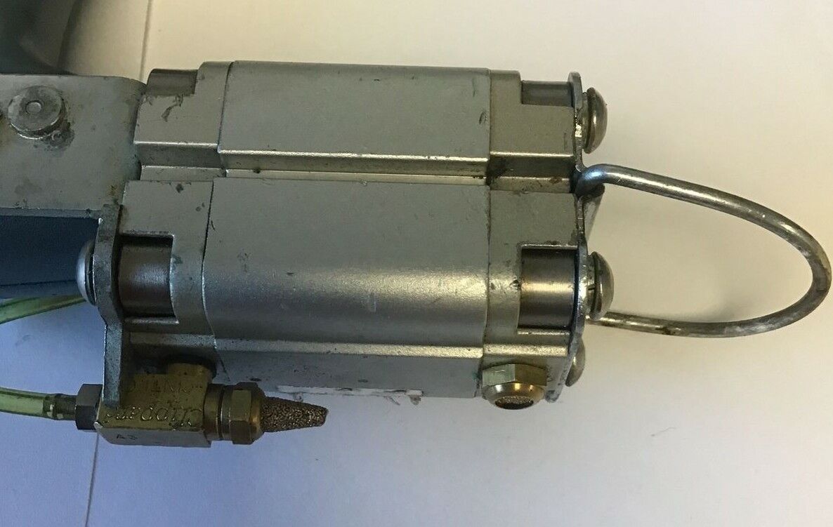 AVERY DENNISON 12500-0 PNEUMATIC CABLE TIE INSTALLATION TOOL MS3367/MS3368