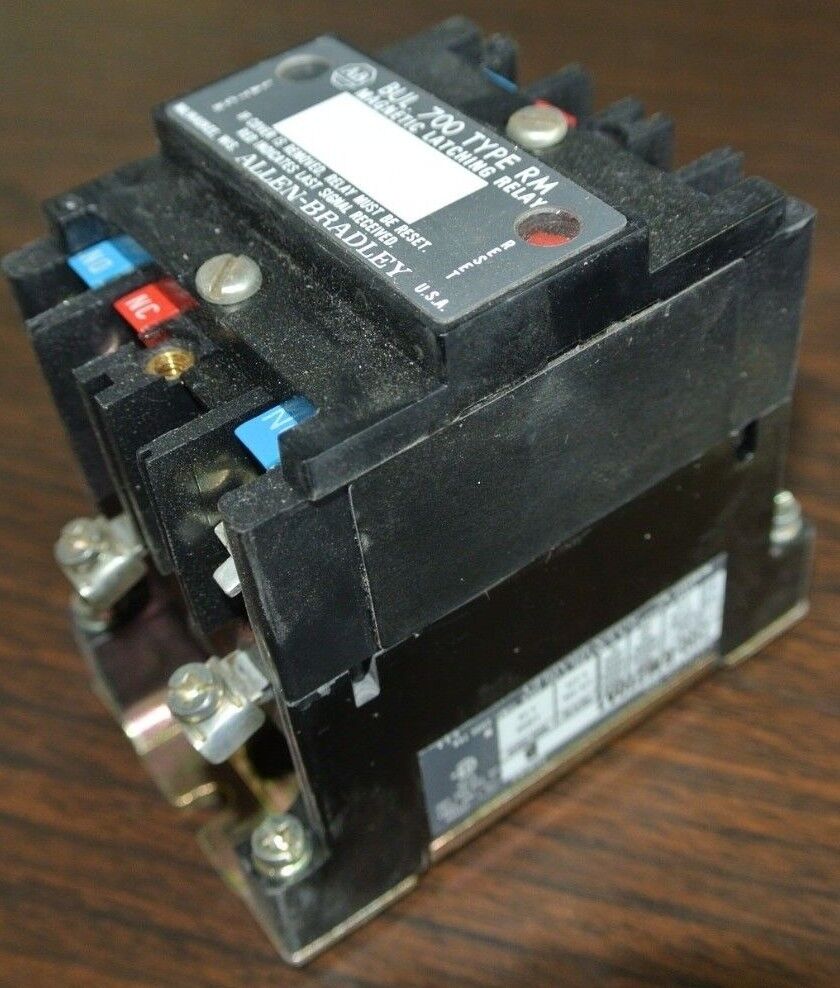 ALLEN-BRADLEY 700-RM210A1 - TYPE RM AC RELAY, OPEN - 115/120V, 60Hz NEW SURPLUS