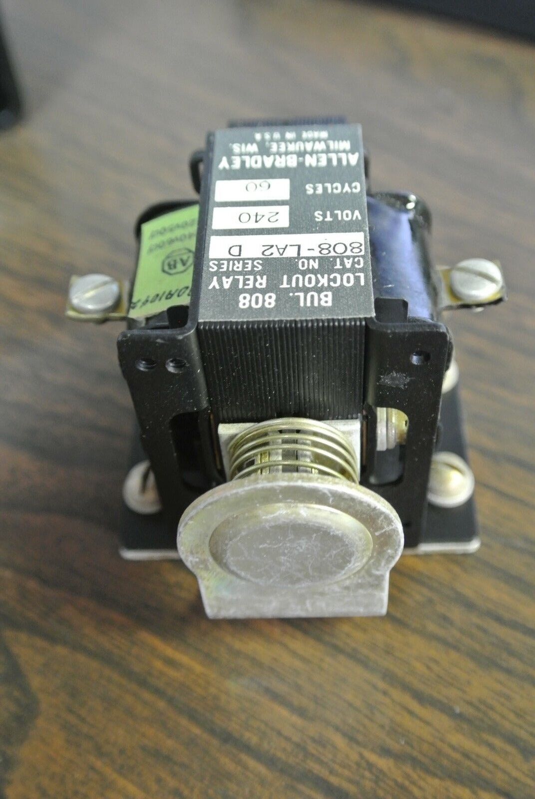 ALLEN-BRADLEY 808-LA2, Ser. D - LOCKOUT RELAY - 240V, 60Hz - NEW SURPLUS