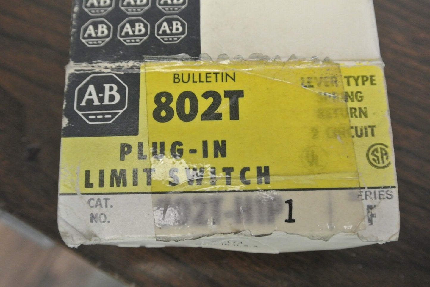 ALLEN-BRADLEY 802T-H1P1 PLUG-IN OILTIGHT LIMIT SWITCH / LEVER TYPE / NEW SURPLUS