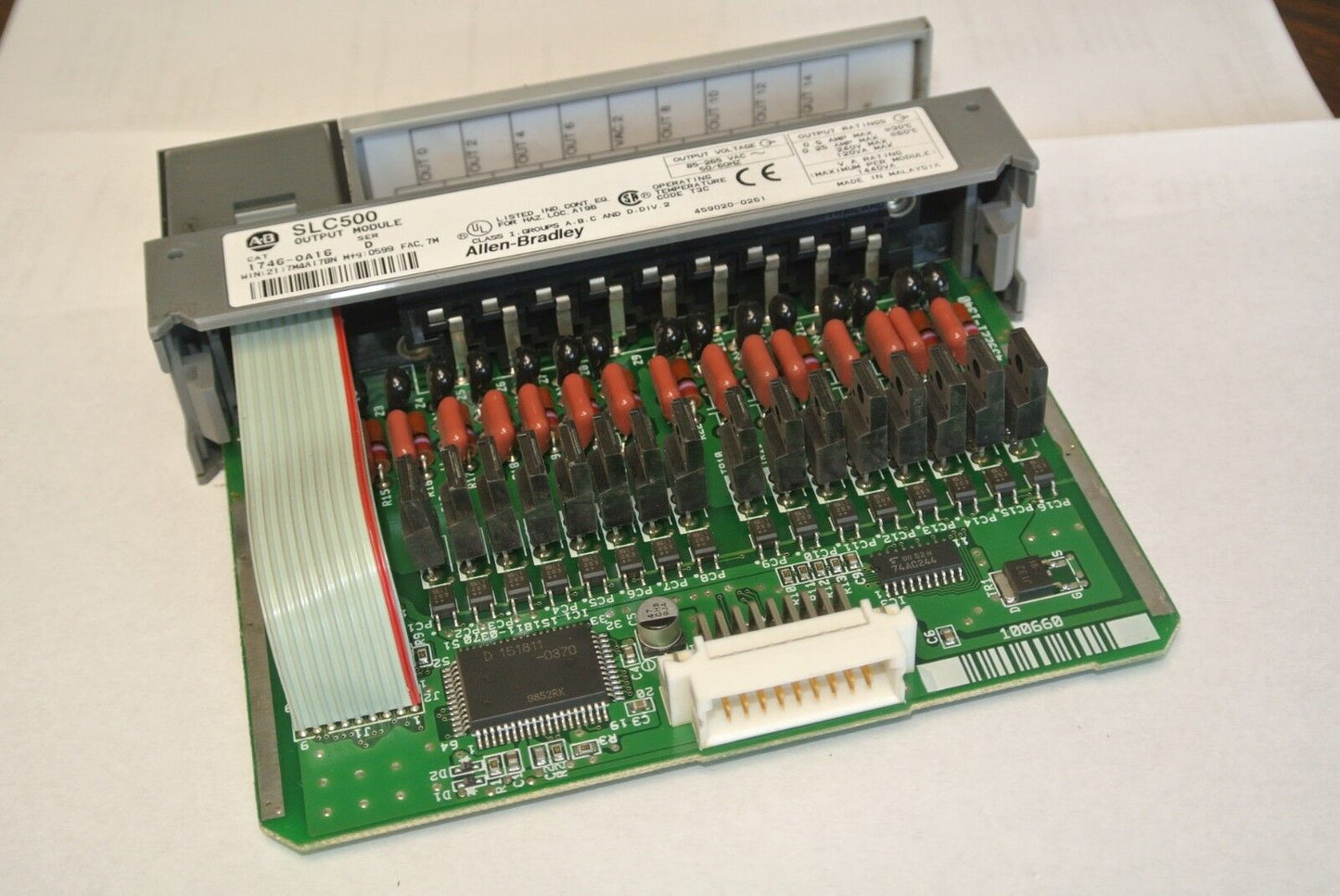 ALLEN-BRADLEY 1746-OA16 Ser. D - OUTPUT MODULE for SLC500