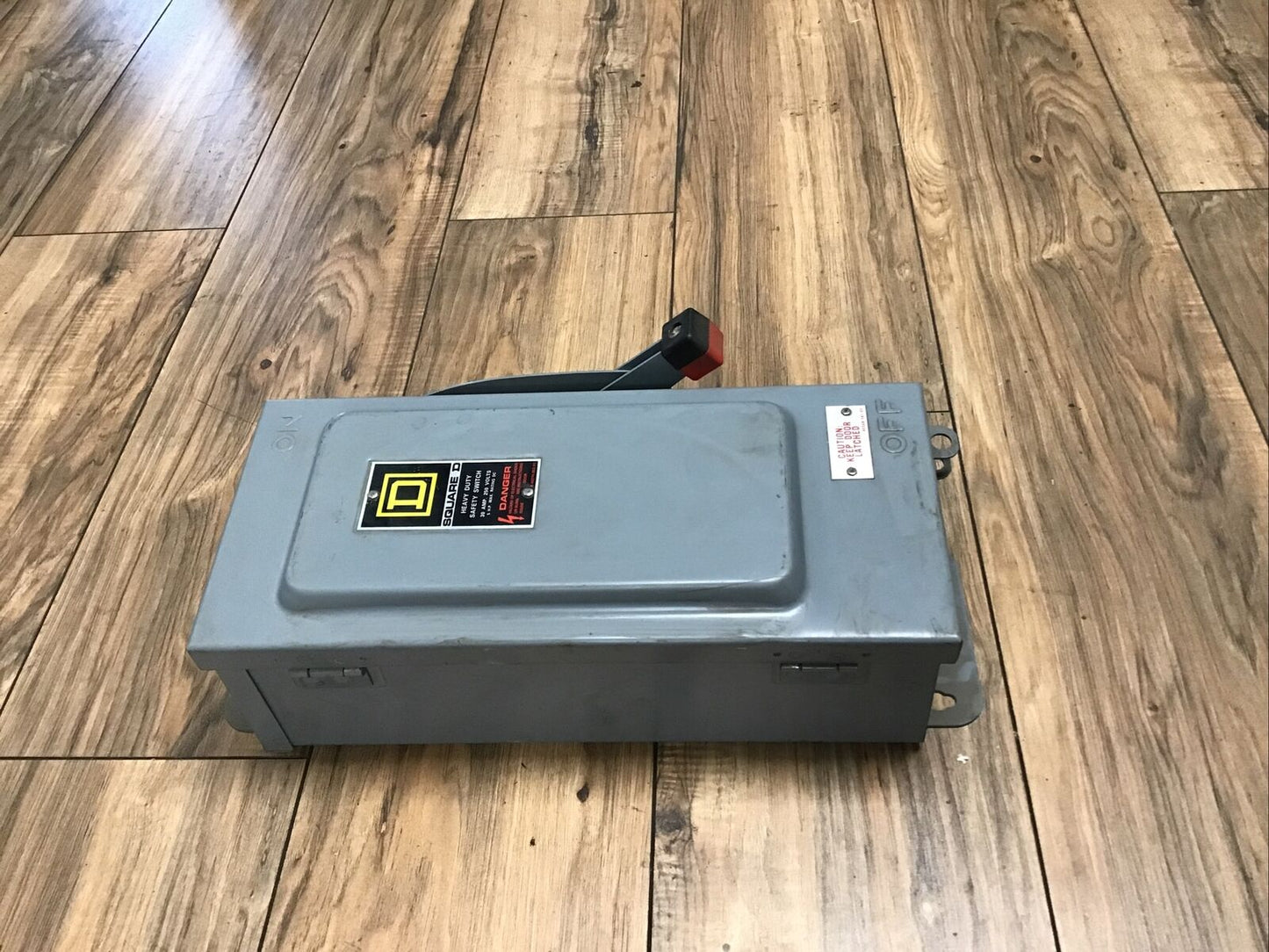 SQUARE D H221A SER.E1 SAFETY SWITCH 30A 240VAC 250VDC FUSIBLE TYPE 12K