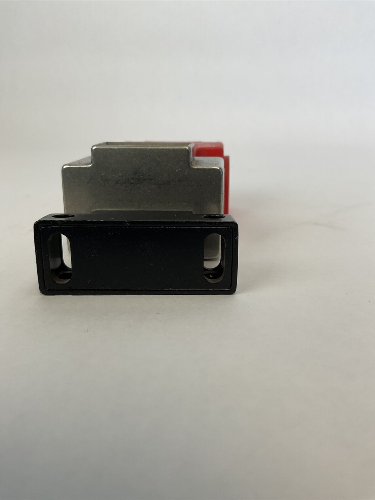 ALLEN BRADLEY 440K-T11368 GUARD MASTER SER B SAFETY INTERLOCK SWITCH
