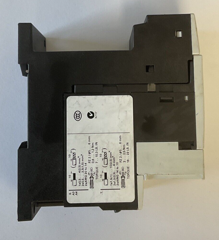 SIEMENS 3RB2026-1SB0 RELAY 600VAC W/3RB2923-0AA1 TERMINAL SUPPORT BRACKET