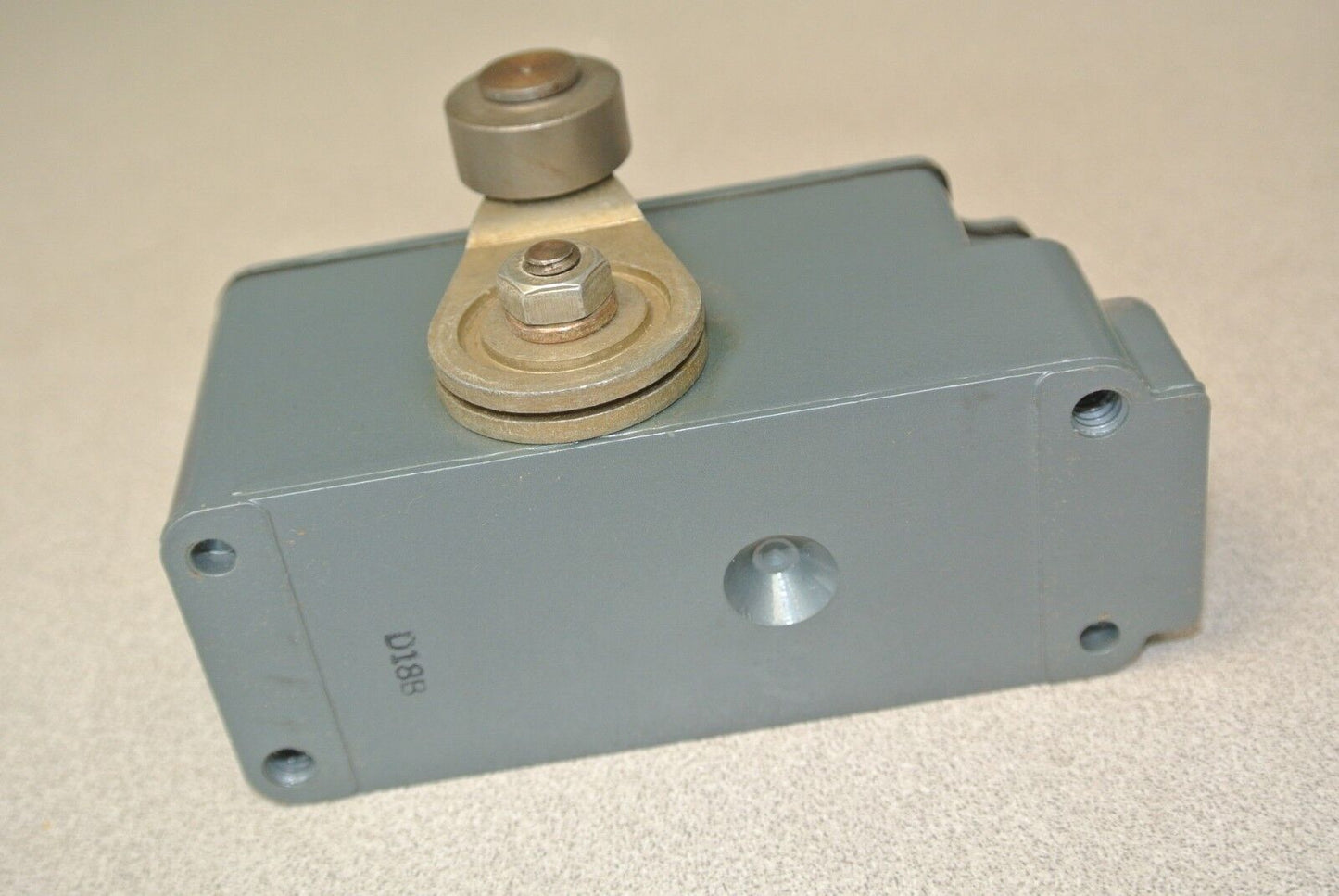 ALLEN-BRADLEY 802-PASJ216 PRECISION LIMIT SWITCH / LEFT HAND / NEW SURPLUS