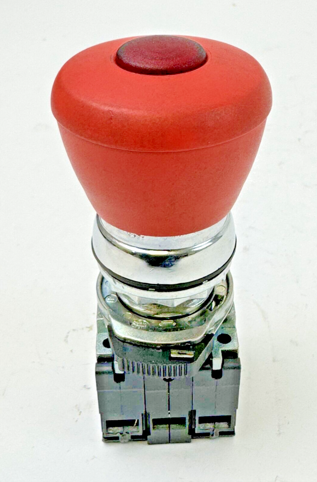 ALLEN-BRADLEY - 800F-N3R SER. B - RED PUSH BUTTON W/ 800F-X01 SER. A (X2)