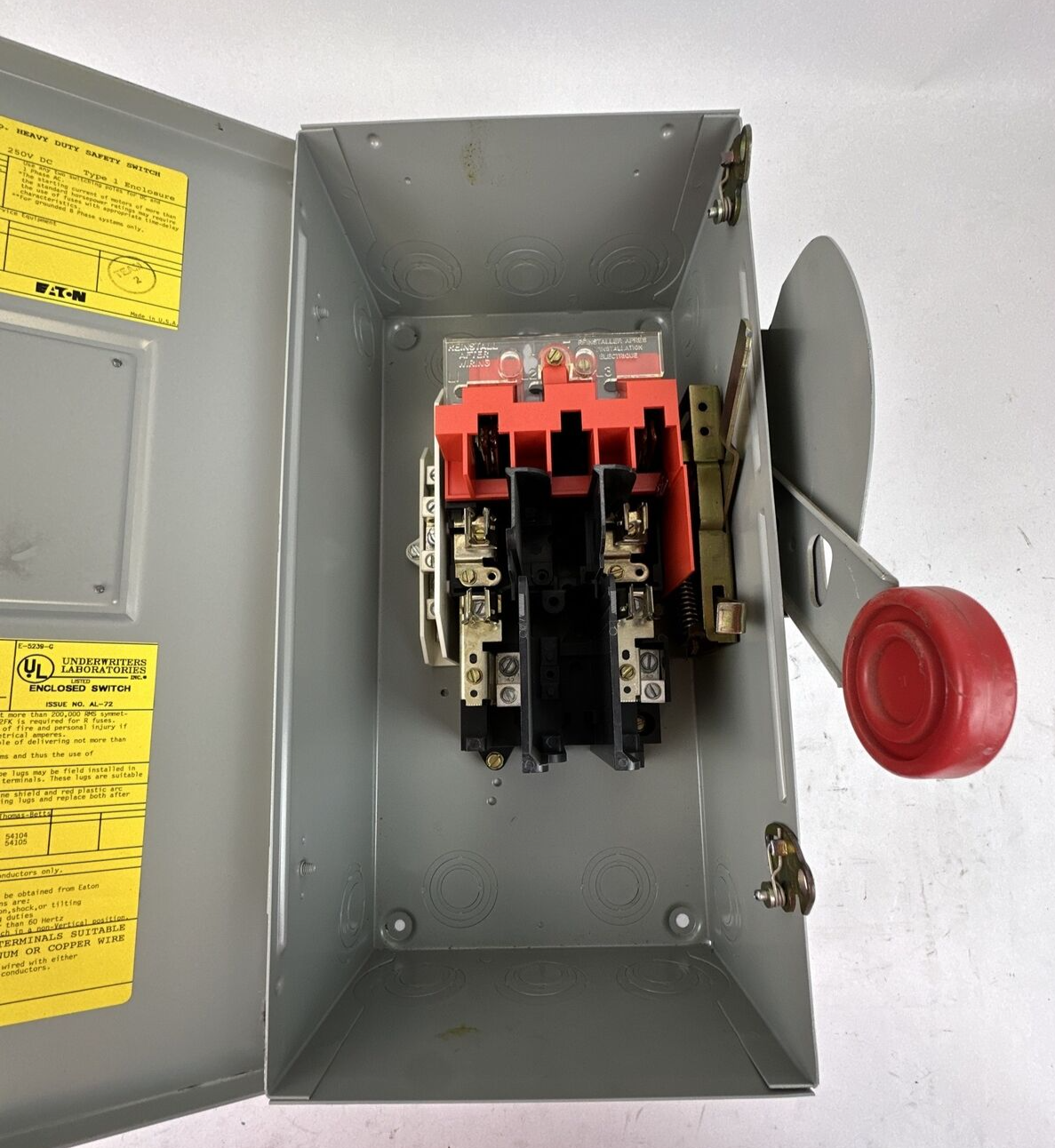 CUTLER HAMMER DH221NGK FUSIBLE SAFETY SWITCH 240VAC 3PH 7.5HP 250VDC 5HP 2P 30A
