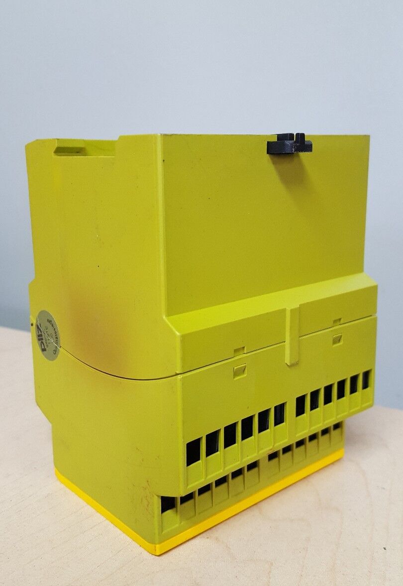 PILZ 774150 PZE 9P 24VACDC 8n/o 1n/c Safety Relay