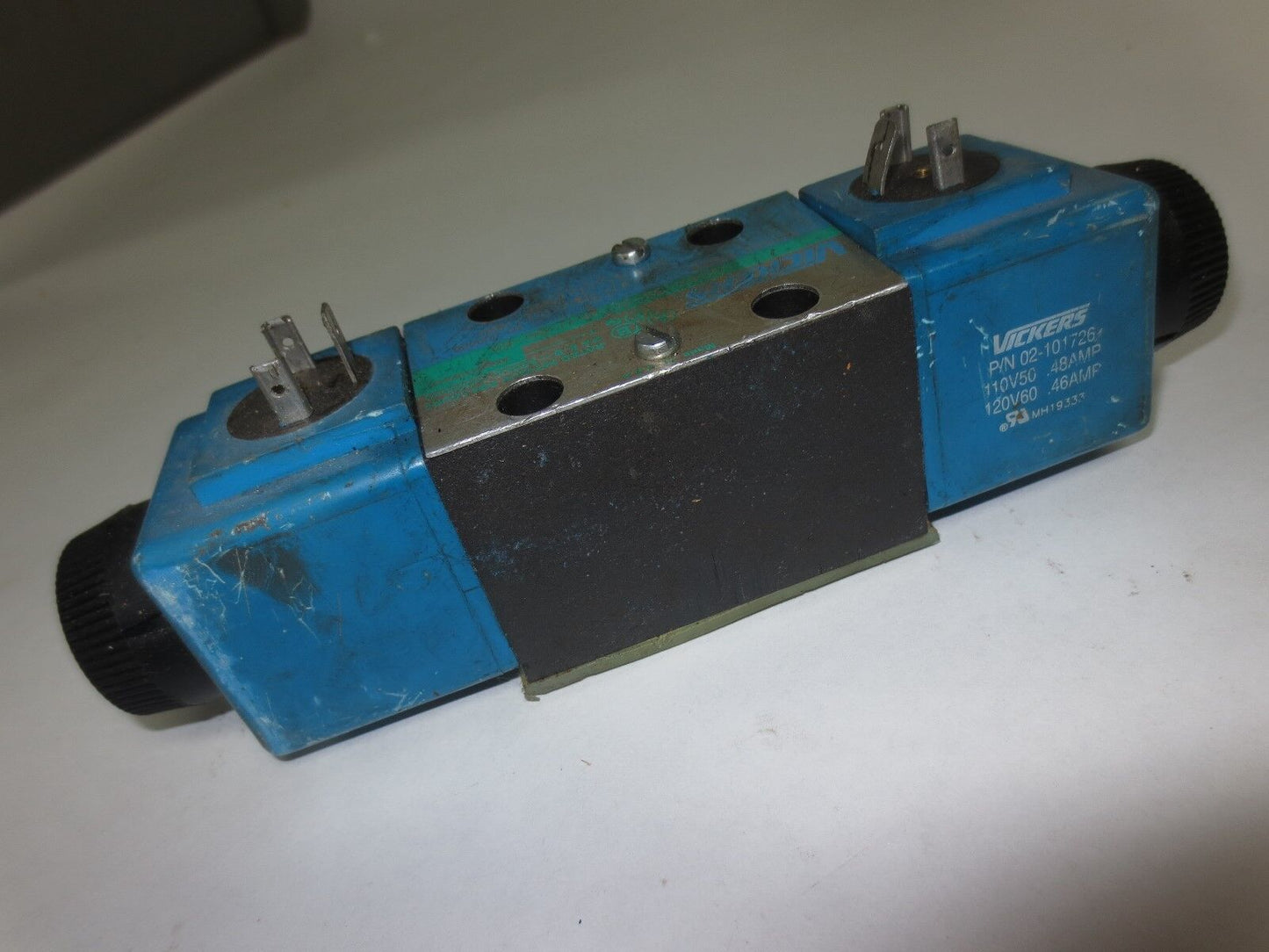VICKERS DG4V-3S-2C-M-U-B5-60 SOLENOID VALVE