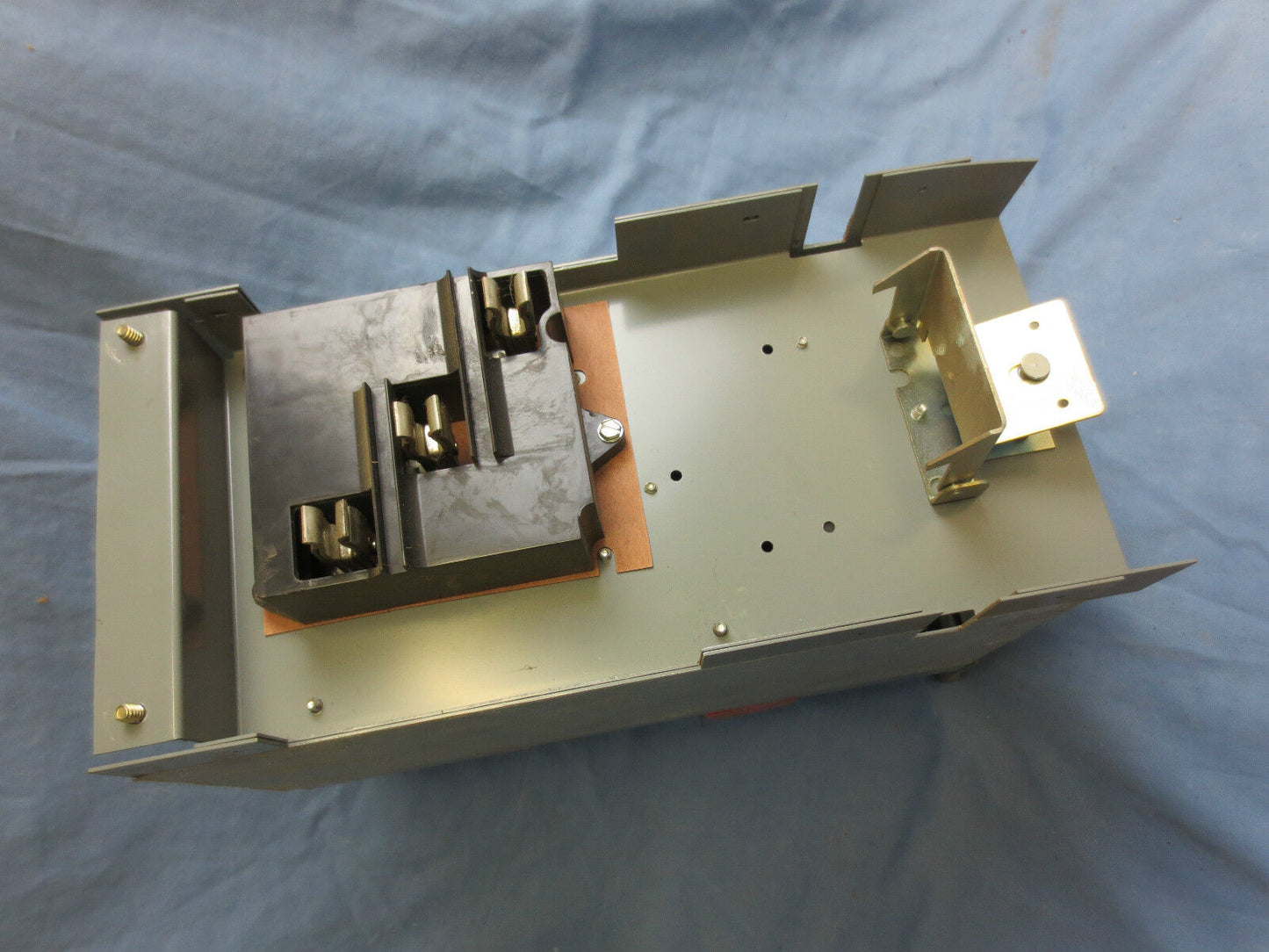 CUTLER-HAMMER EES32030S FUSIBLE BUS PLUG / SWITCH 30A, 240V, 3-POLE