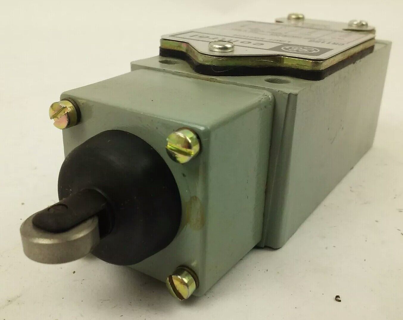 GE, CR115G214, LIMIT SWITCH, 600V MAX, 10 AMP, 600V MAX, 2 NO- 1 NC CONTACT, NEW