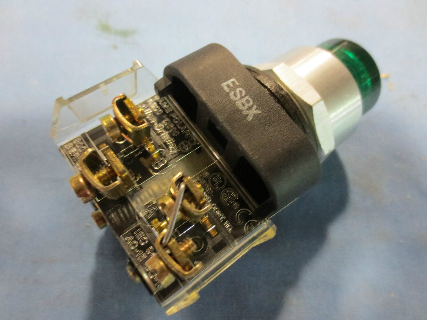 ALLEN-BRADLEY ILLUMINATED PUSH BUTTON, GREEN, 800T-PT16, Ser. T