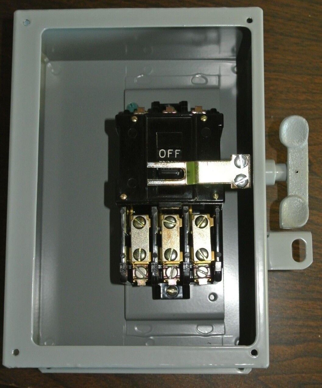 GE CR1062S3BAT3000 - MANUAL MOTOR STARTER, TOGGLE 3-P NO OVERLOAD - NEW SURPLUS