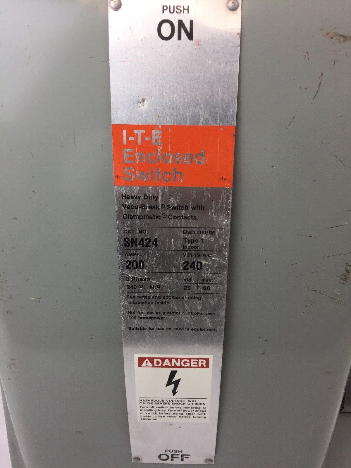 ITE SN424 HD VACU-BREAK SWITCH W/CLAMPMATIC CONTACTS 200 AMPS 240 VAC 3 PHASE