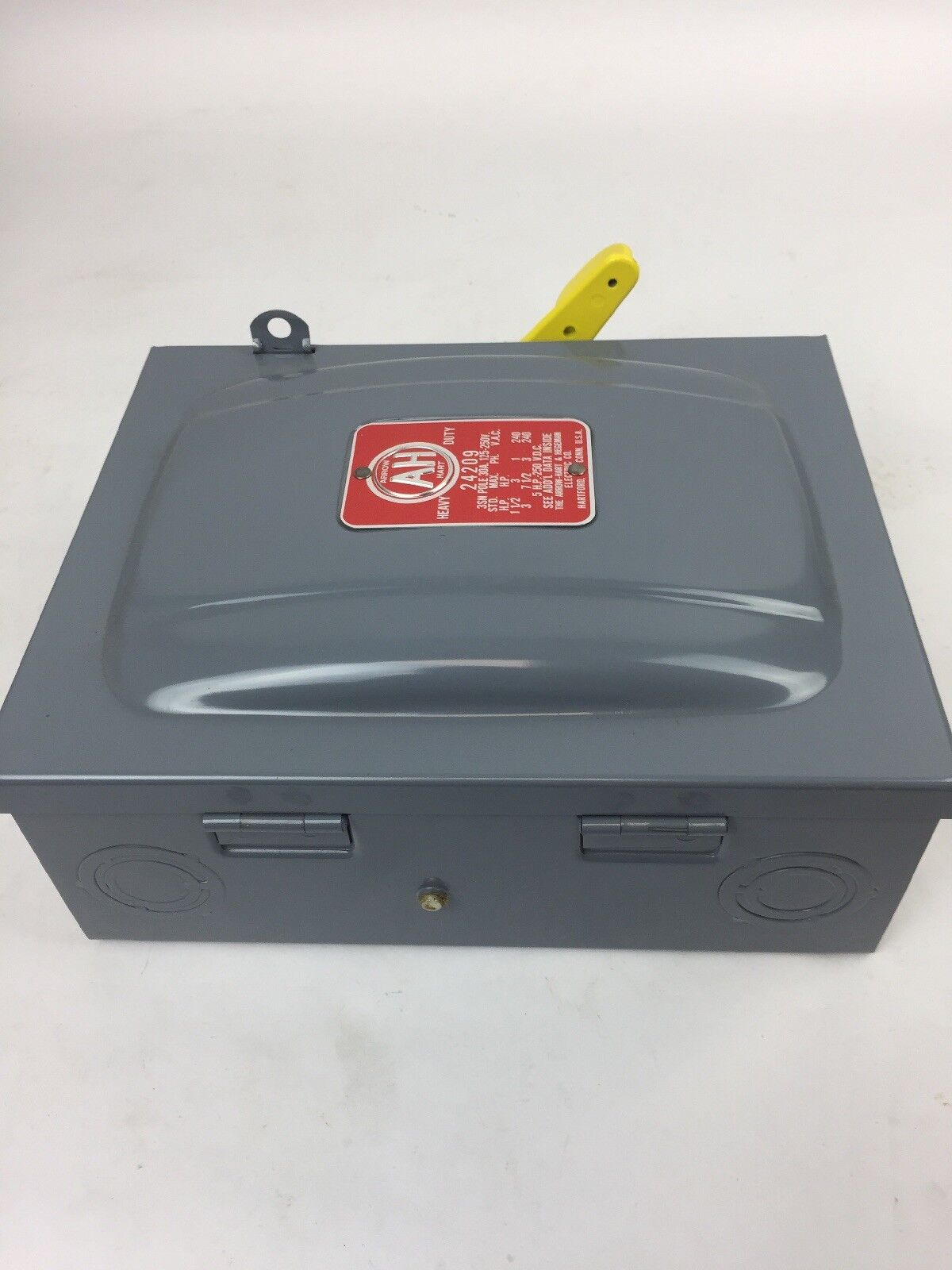 ARROW HART 24209 HEAVY DUTY ENCLOSED SWITCH 3 SN POLES 30 AMPS 125-250V FUSIBLE