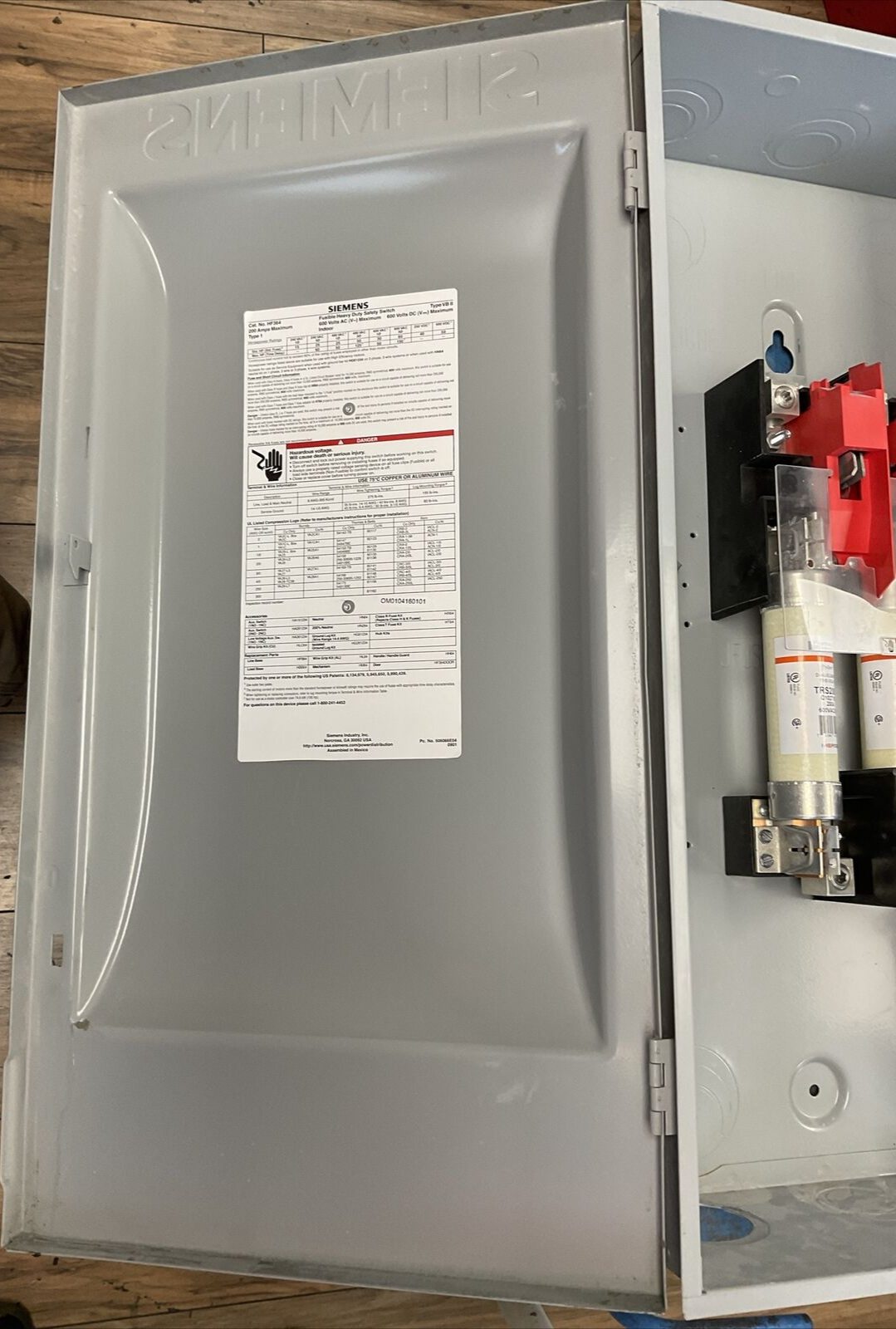 SIEMENS HF364 HEAVY DUTY FUSIBLE SAFETY SWITCH 200A 600VAC 150HP 600VDC 50HP
