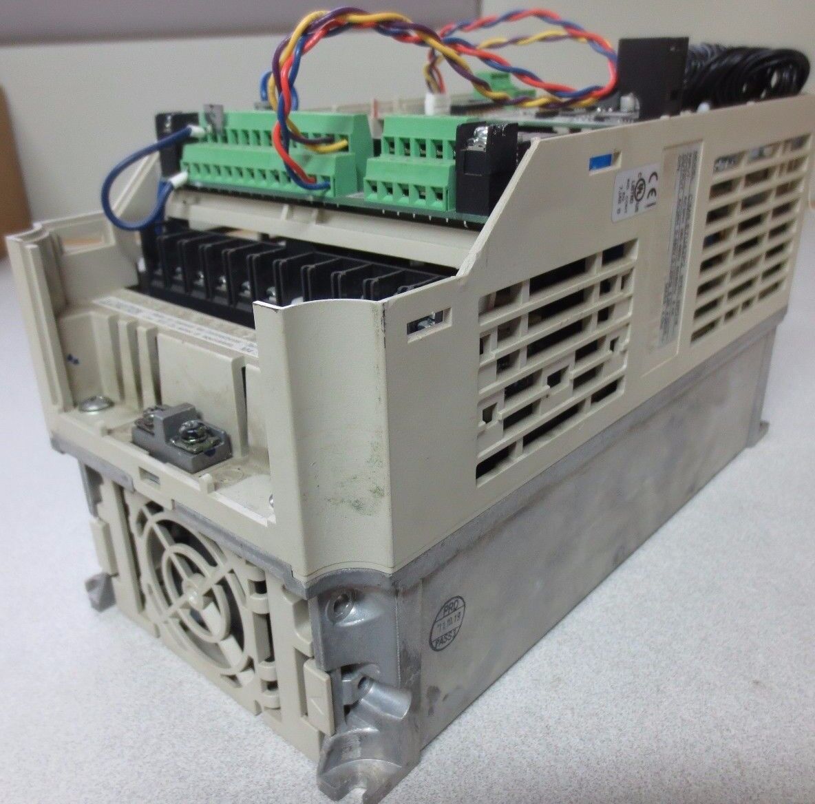 YASKAWA CIMR-E7U42P2 INVERTER DRIVE 480VAC 5.3A 4.0kVA NOT WORKING or FOR PARTS