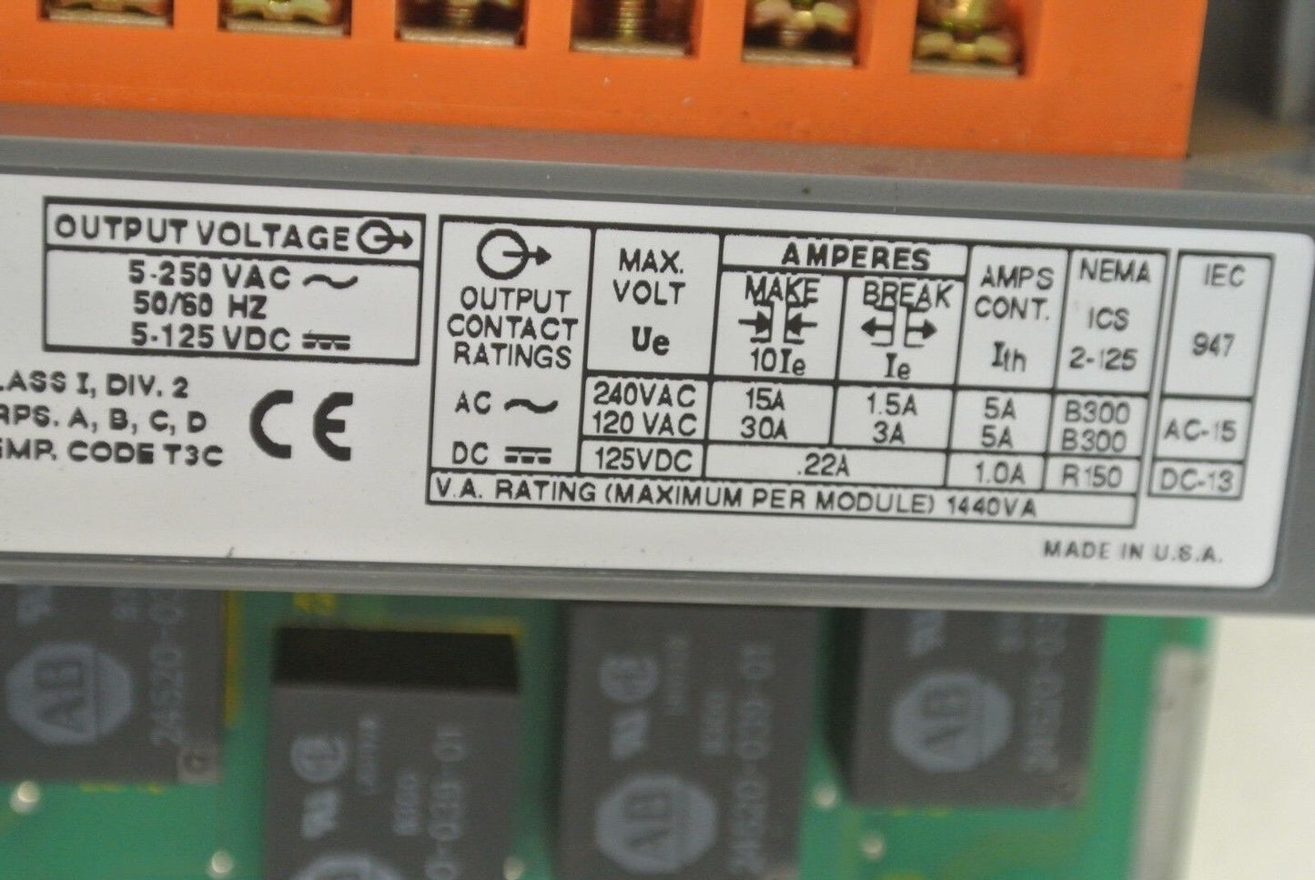 ALLEN-BRADLEY 1746-OX8 Ser. A- SLC500 OUTPUT MODULE 5-250VAC, 5-125VDC NO COVER