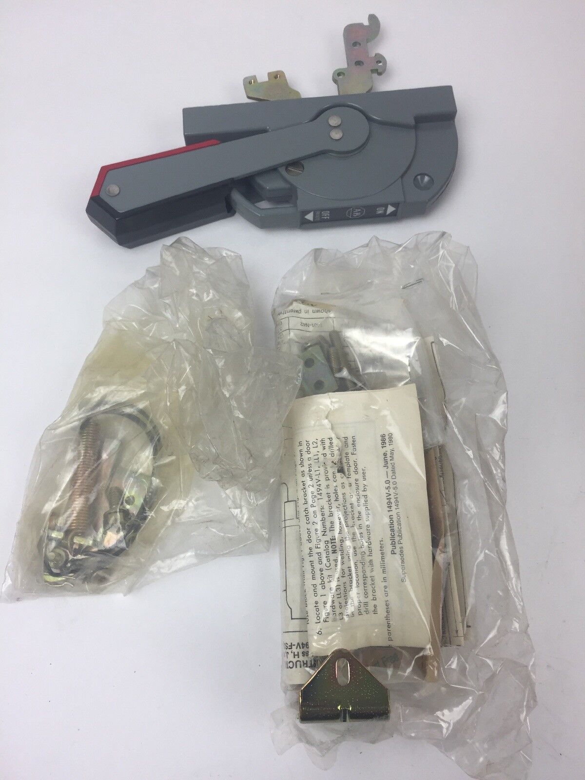 ALLEN BRADLEY 1494V-DH233 FUSIBLE DISCONNECT SWITCH KIT 30A 250V CHIPPED PLASTIC