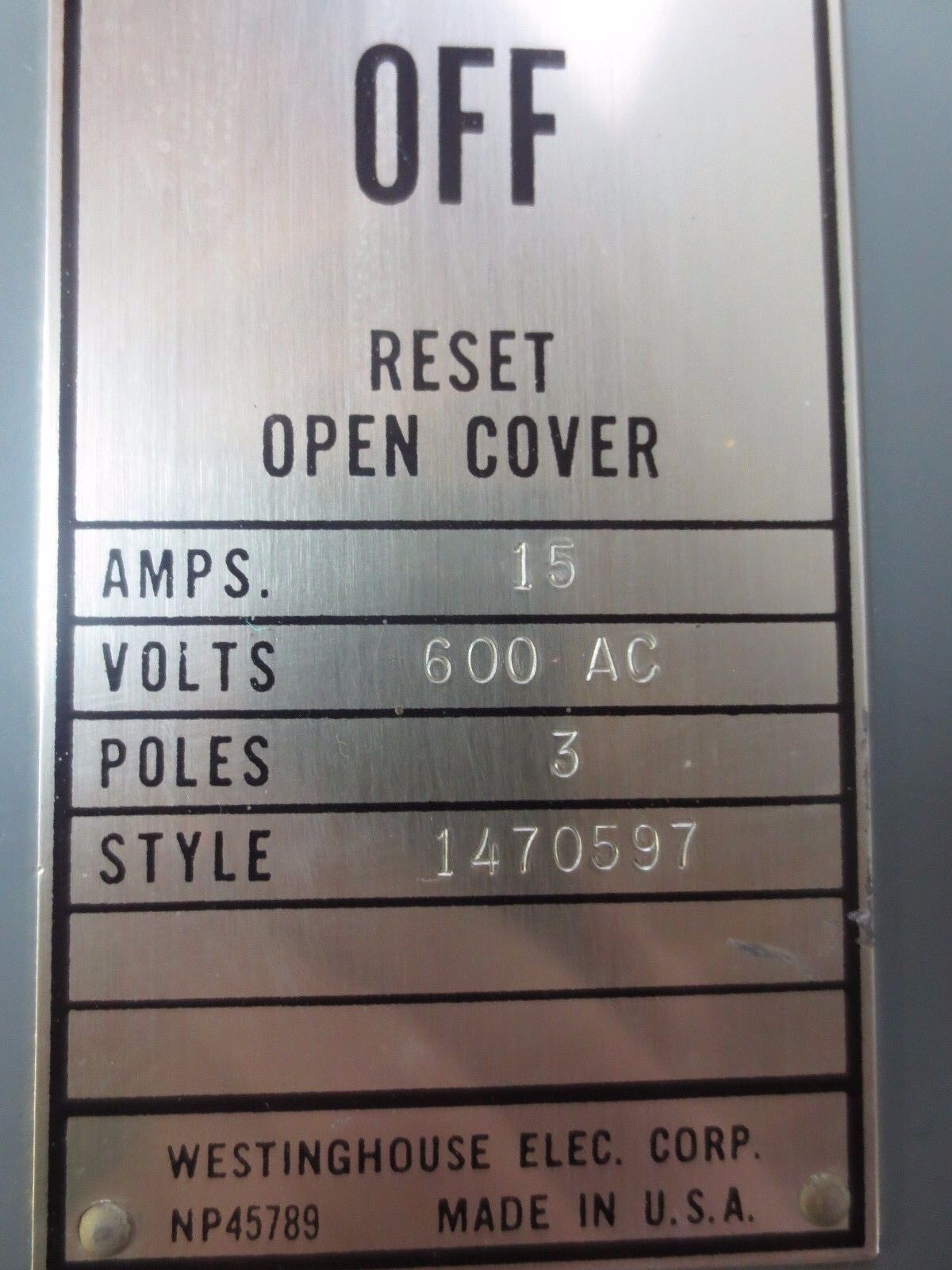 WESTINGHOUSE 1470597 TYPE CBP CIRCUIT BREAKER & ENCLOSURE
