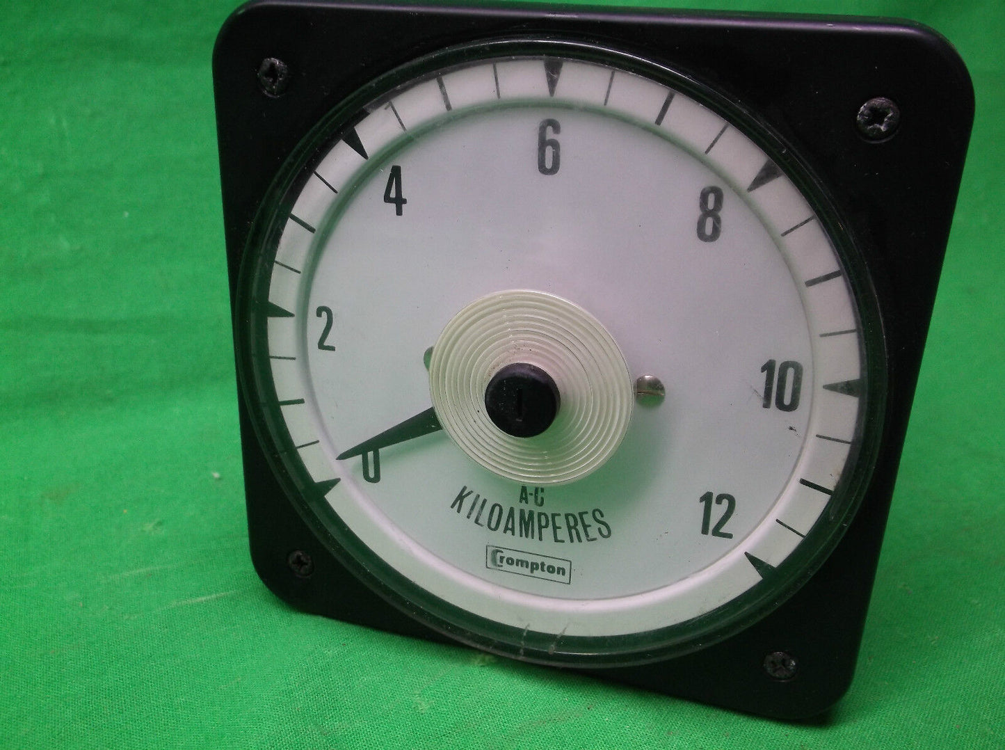 CROMPTON INSTRUMENTS PANEL METER 077-05FA-LSWA-C6 0/5 AMPS AC 0/12 KILOAMPS