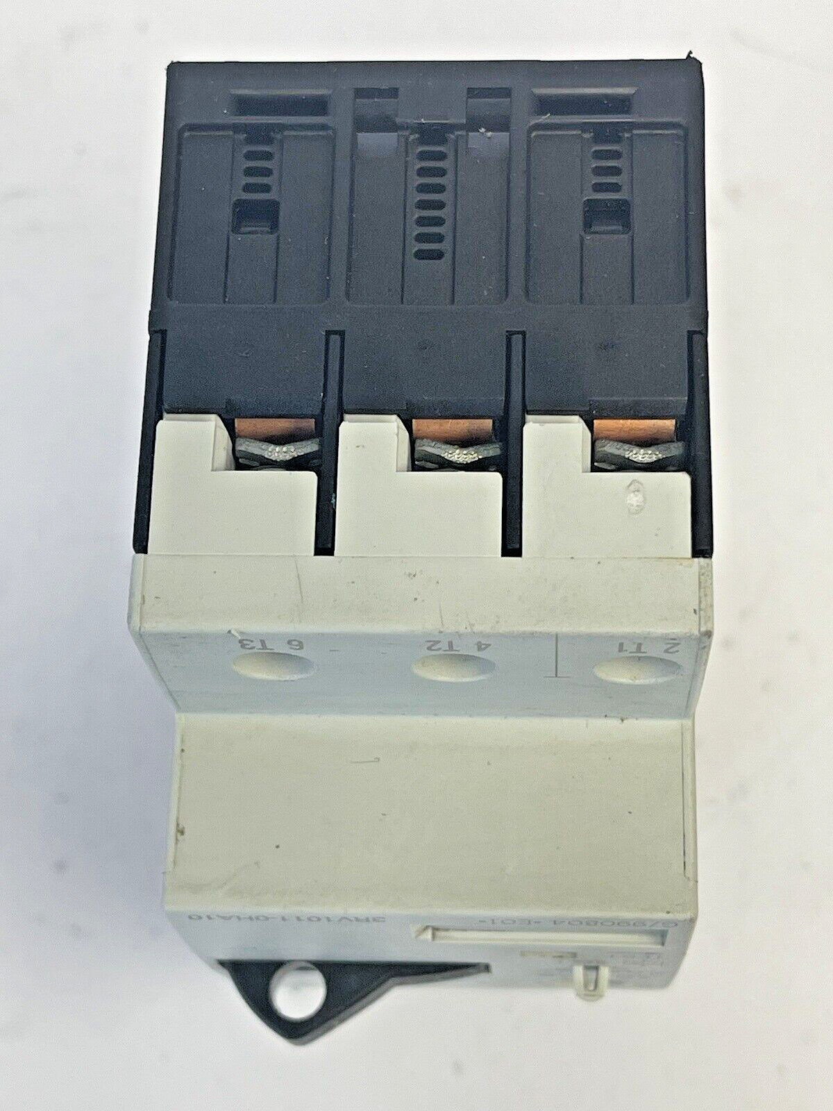 SIEMENS - 3RV1011-0HA10 & 3RV1901-1E-CIRCUIT BREAKER W/ SWITCH TRANSVERSE