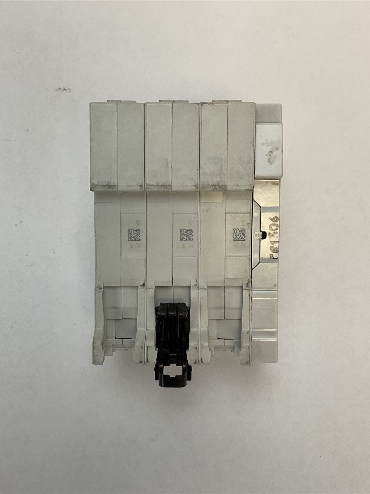 ALLEN BRADLEY 1492-SPM3C320 SER D CIRCUIT BREAKER 3POLE 32AMP 480Y/277VAC
