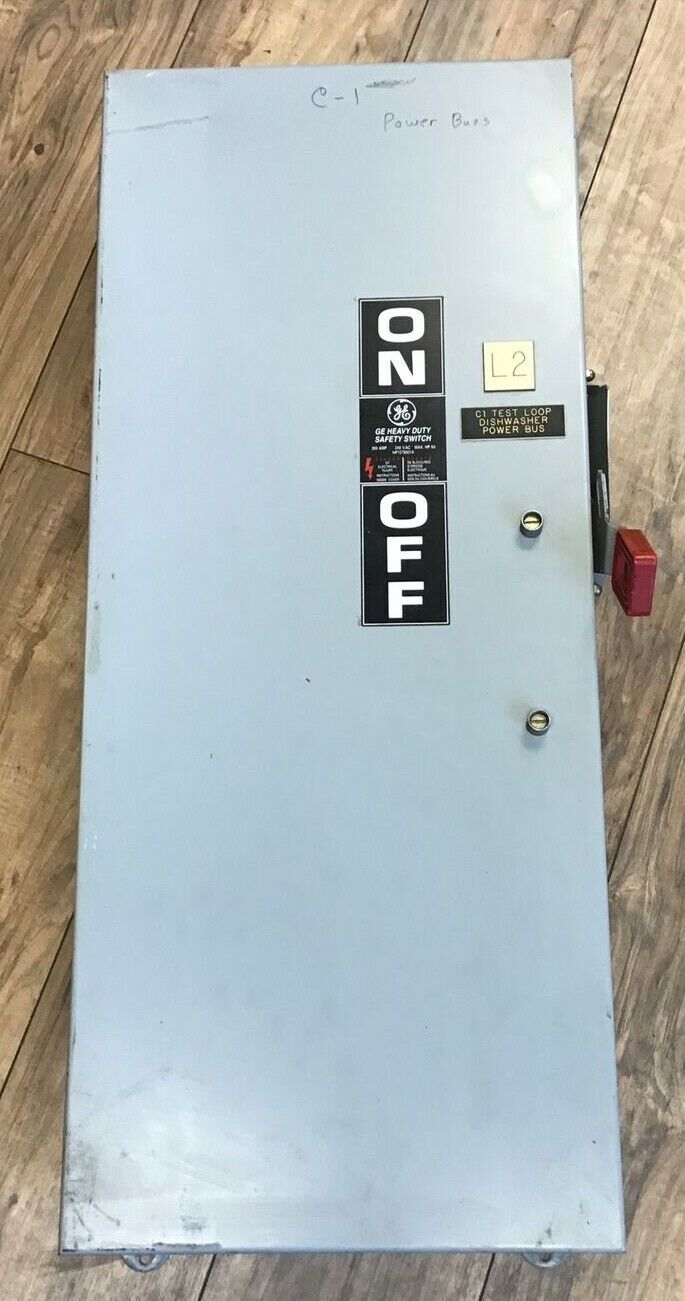 GE TH3224J MODEL 7 FUSIBLE SAFETY SWITCH 200A 240VAC 250VDC 60HP 2P
