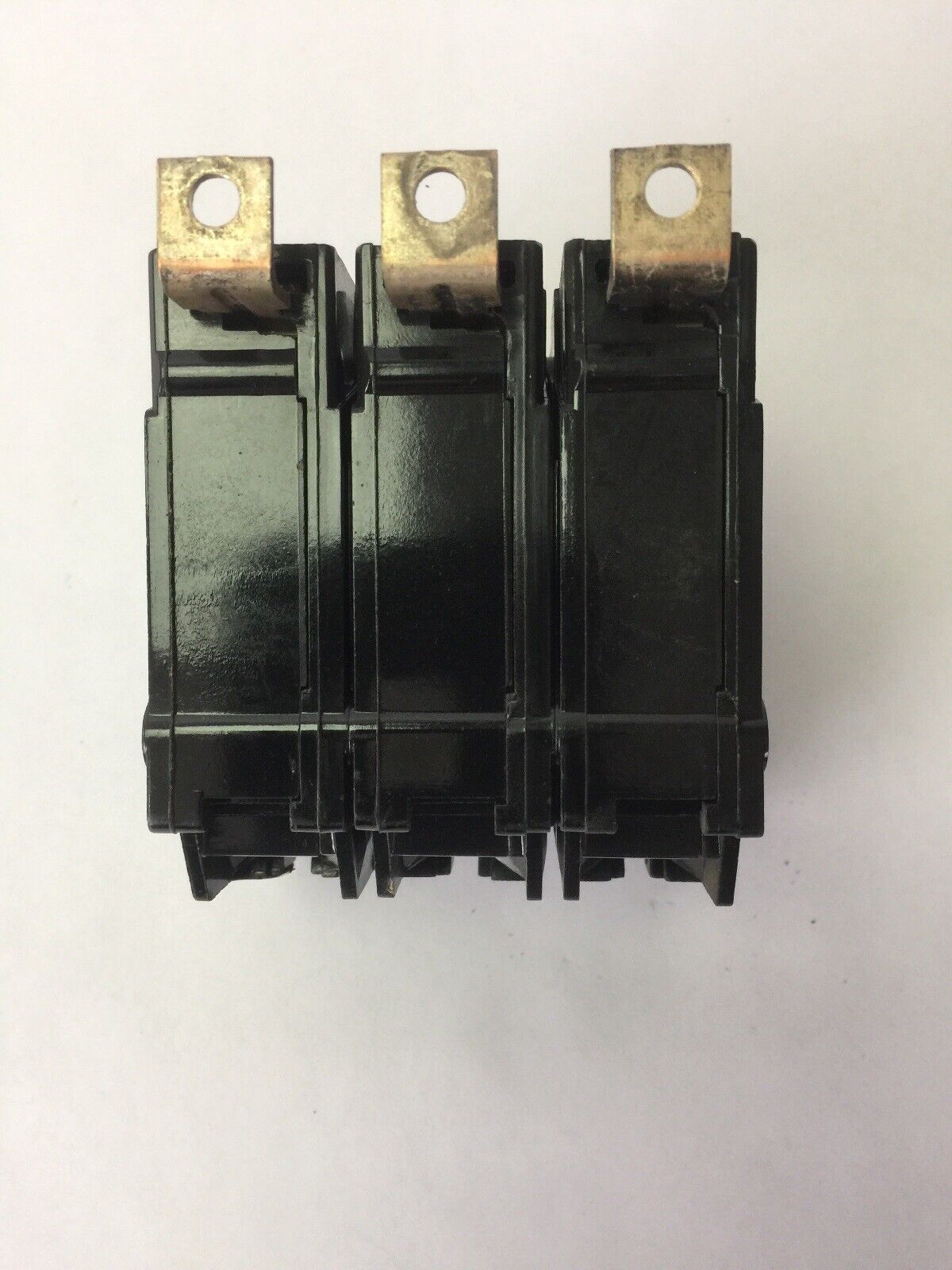 GE THQB32015 CIRCUIT BREAKER 15AMP 3POLE 240VAC BOLT ON MOUNT (LOT OF 8)