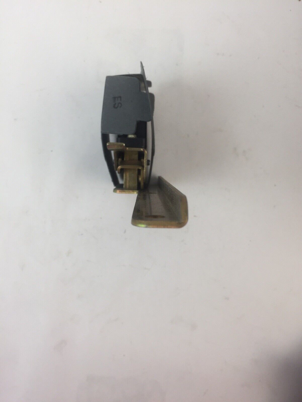 SQUARE D 9999 R-9 TWO POLE ELECTRICAL INTERLOCK FOR 100 & 200 AMP DISCONNECT