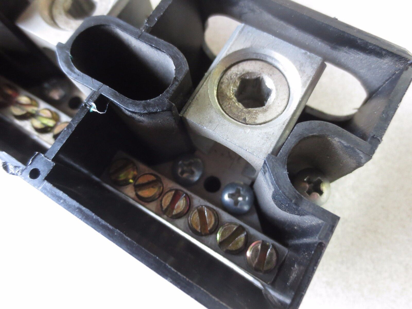EATON / BUSSMANN EN63 TERMINAL BLOCK, 3-POLE - 285A, 600V