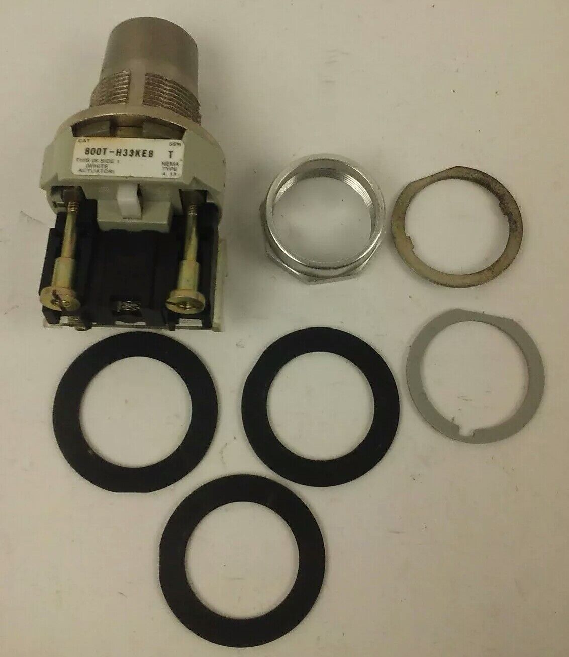 ALLEN BRADLEY 800T-H33KE8 SER. T SELECTOR SWITCH TYPE 4-13, NO KEY, 800T-H33