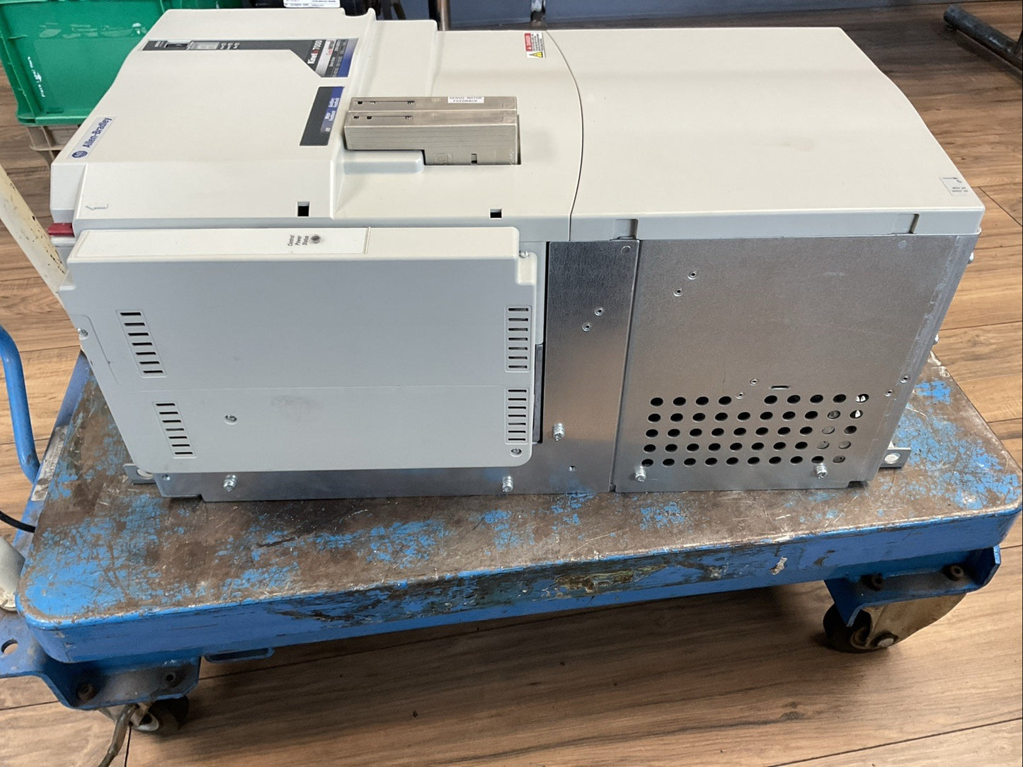 ALLEN BRADLEY 2099-BM09-S SERVO DRIVE KINETIX 7000 380/480VAC 300-750VDC 135/96A