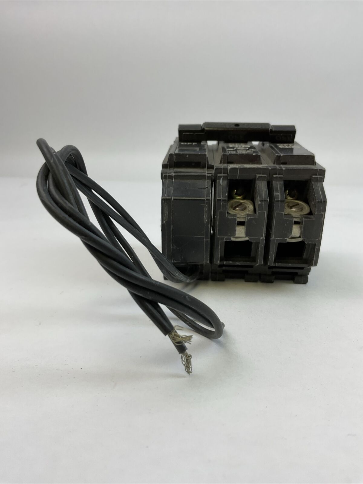 GE THQB220 CIRCUIT BREAKER 2POLE 20AMP 120/240VAC TQSTA1 SHUNT TRIP DEVICE
