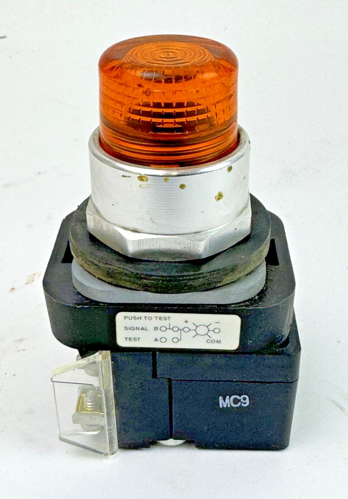ALLEN-BRADLEY - 800T-QTH2A SER. U - AMBER ILLUMINATED PUSH BUTTON W/ BLOCK