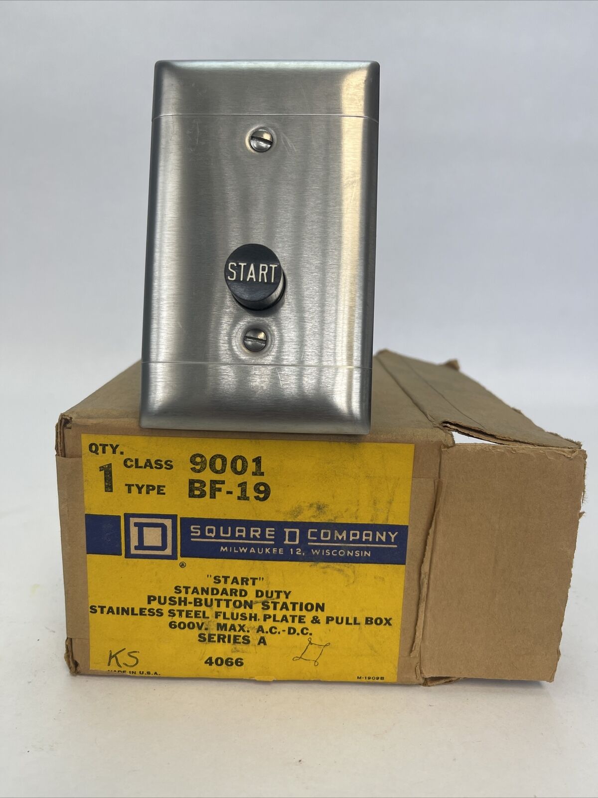 SQUARE D 9001 BF-19 START STANDARD DUTY PUSH-BUTTON STATION 600 VAC/VDC SERIES A